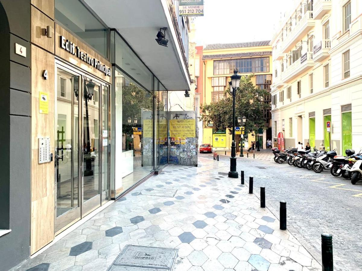 Homely Malaga Plaza Del Teatro Exterior photo
